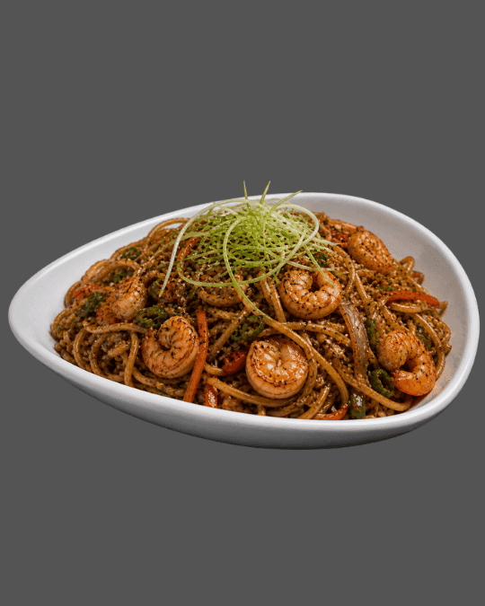 Fideos al Wok — Con camarones o pollo al Wok, vegetales, salsa de ostras, soya, ajonjolí, raíces.