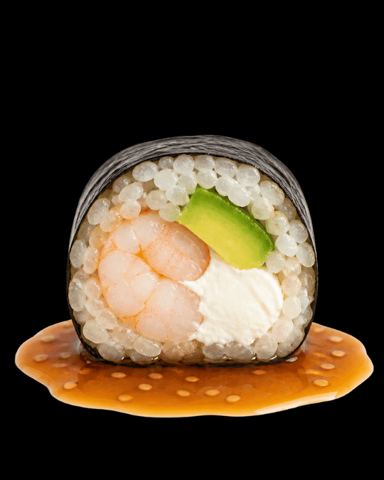 Ocean Roll — Relleno de camarón salteado, queso crema y aguacate.